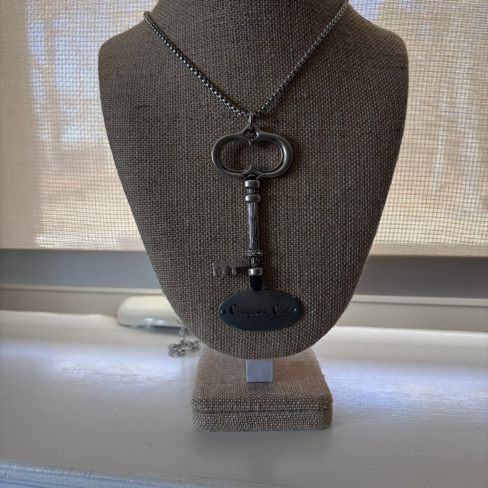 Chico’s Silver Tone Key Pendant Necklace Rhinestones Adjustable